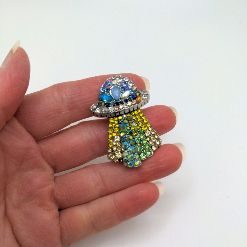 Sparkling UFO Crystal Brooch - Picture 3 of 7